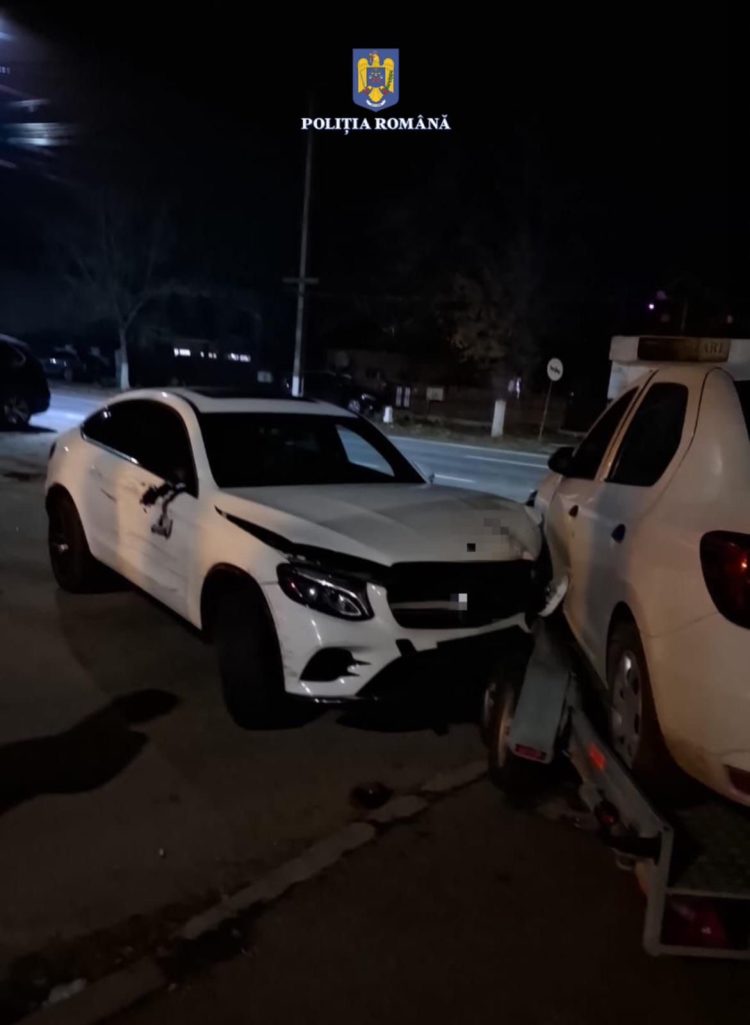 Accident în Găești: Trei mașini implicate, șoferul vinovat transportat la spital