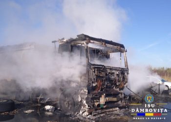Incendiu devastator în Odobești: camion și anexă gospodărească distruse, o femeie a fost transportată la spital