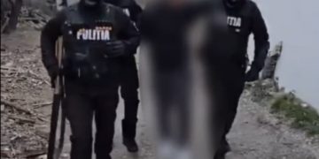 Video-Bănuiți de tâlhărie calificată, identificați cu operativitate de polițiști si plasați sub măsura arestului preventiv pentru 30 de zile