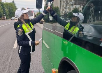 Controale rutiere în Dâmbovița: Verificări stricte pentru autovehiculele de transport marfă și persoane în cadrul acțiunii europene Truck&Bus