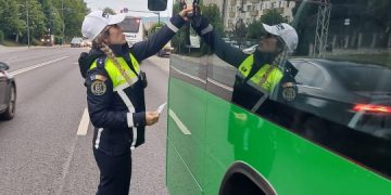 Controale rutiere în Dâmbovița: Verificări stricte pentru autovehiculele de transport marfă și persoane în cadrul acțiunii europene Truck&Bus