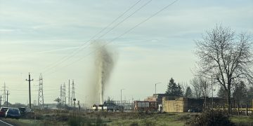 Video-Intervenție de urgență în Doicești după refularea unui puț: Echipajele monitorizează concentrațiile de gaz metan