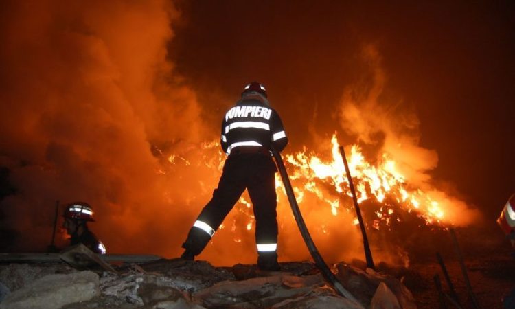 Incendiu la Căminul Cultural din Puntea de Greci: Secția de Vot Relocată în Grădinița Locală