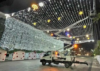 Seara de Moș Nicolae dă startul sărbătorilor în Târgoviște: Iluminat festiv, Orășelul lui Moș Crăciun și spectacole magice