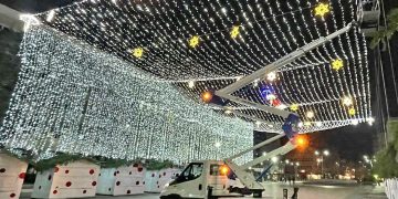 Seara de Moș Nicolae dă startul sărbătorilor în Târgoviște: Iluminat festiv, Orășelul lui Moș Crăciun și spectacole magice