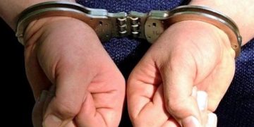 Surpriză la Poliție: Bărbat cu mandat de arestare, prins în timp ce cerea informații despre permisul de conducere