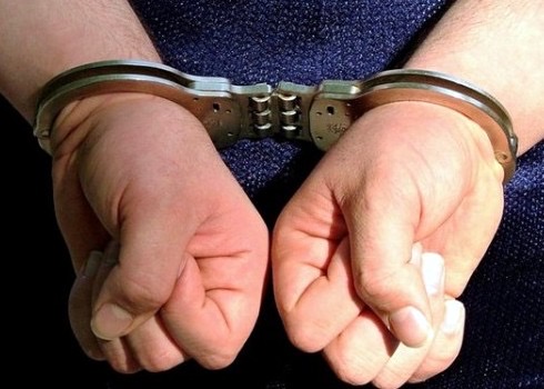 Surpriză la Poliție: Bărbat cu mandat de arestare, prins în timp ce cerea informații despre permisul de conducere