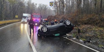 Accident rutier pe DN 72, în Dragodana: Tânăr de 22 de ani, rănit după ce s-a răsturnat cu autoturismul