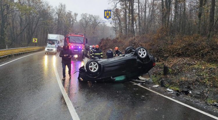 Accident rutier pe DN 72, în Dragodana: Tânăr de 22 de ani, rănit după ce s-a răsturnat cu autoturismul