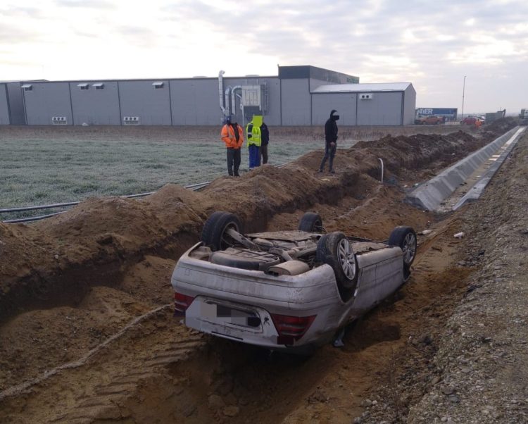 Accident în Lungulețu: Autoturism răsturnat, o persoană transportată la spital