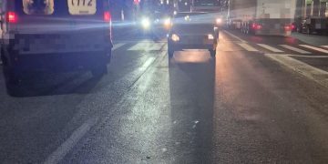 Accident rutier în Găești: O femeie de 46 de ani, rănită după ce a fost acroșată de un autoturism