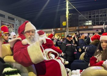 (Foto/Video) Magia Crăciunului la Târgoviște: Moș Crăciun și spiridușii săi au adus bucurie copiilor