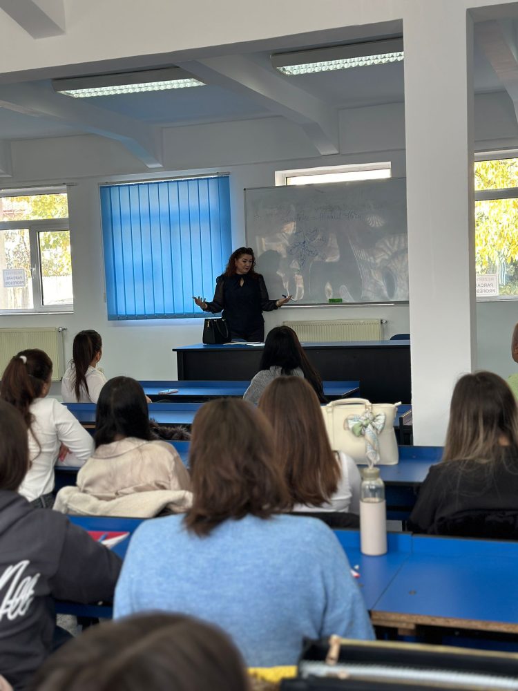 Campania Națională „Education First”: Activități antidrog pentru studenții Facultății de Teologie și Științele Educației din Târgoviște