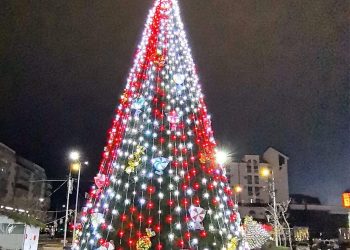 5 Decembrie: Magia Crăciunului Învăluie Târgoviștea cu Aprinderea Luminițelor!
