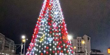 5 Decembrie: Magia Crăciunului Învăluie Târgoviștea cu Aprinderea Luminițelor!