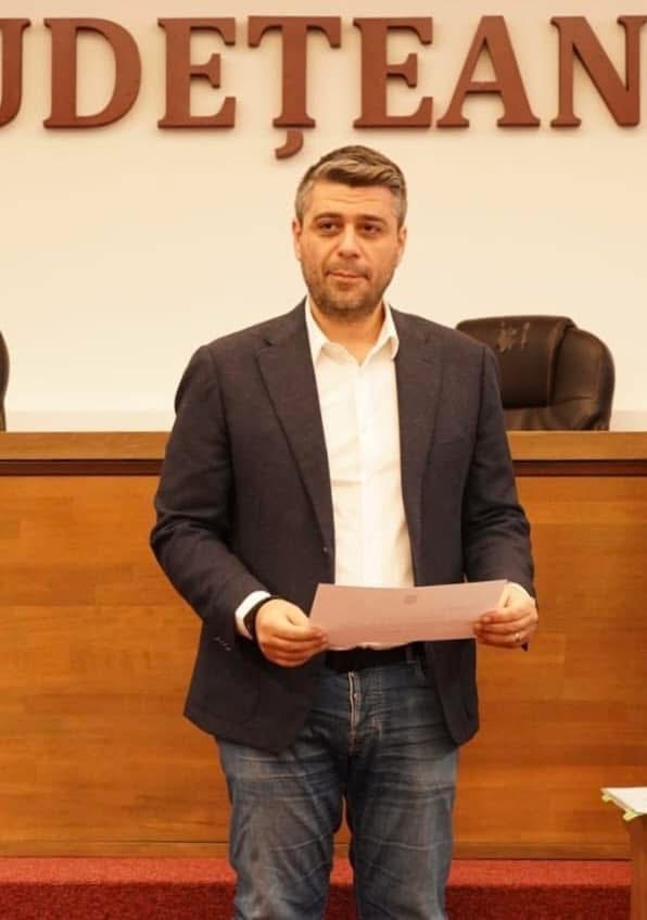 Laurențiu Neculaescu își preia mandatul de deputat și promite dezvoltarea durabilă a județului Dâmbovița