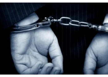 Un bărbat de 68 de ani din Moreni este cercetat pentru racolarea minorilor în scopuri sexuale și coruperea sexuală a minorilor