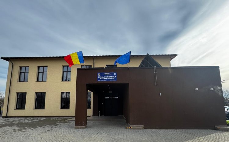 (Foto/Video) Un Nou Capitol în Educație la Vulcana Pandele: Școala Reabilitată, Cadou pentru Viitorul Copiilor
