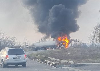 (Video) Accident Rutier Grav pe DN 72, în Afara Localității Săcuieni: Două Autocisterne Implicate, Trafic Blocat