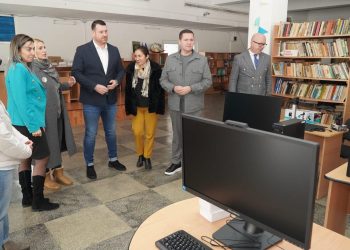 Consiliul Județean Dâmbovița Revoluționează Educația: Primele Echipamente Digitale Ajung în Școlile Din Județ prin Cel Mai Mare Proiect Educațional din Regiune!