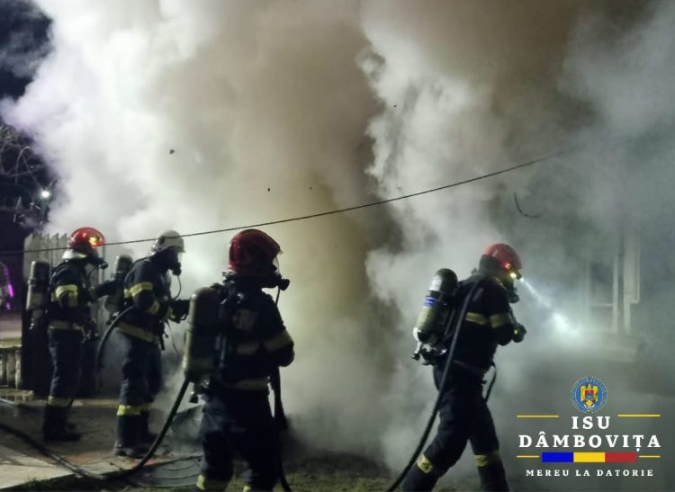 Incendiu Puternic la o Casă din Dragomirești: Pompierii au Intervenit de Urgență