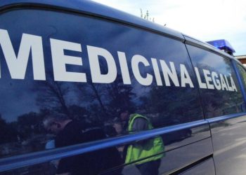 TRAGEDIE LA TÂRGOVIȘTE: UN BĂRBAT S-A ÎNJUNGHIAT ÎN FAȚA MAMEI SALE ȘI A DECEDAT LA SPITAL