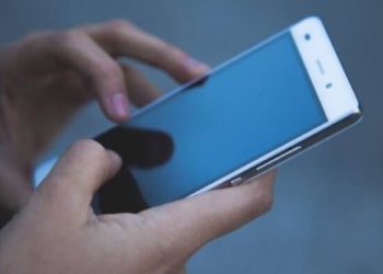 Pericolul Spoofing: Noua Strategie a Escrocilor care Lasă Românii Fără Economii!