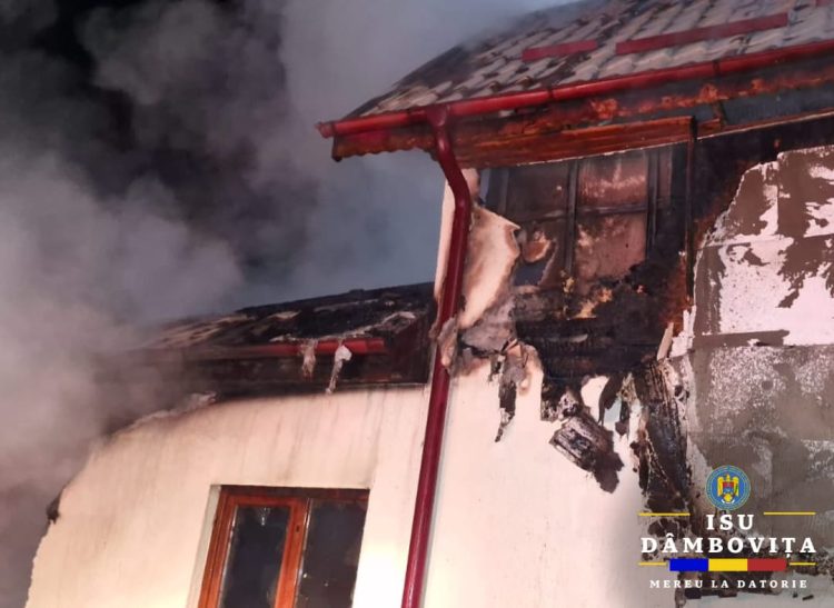 Incendiu devastator în Văleni-Dâmbovița: casă cuprinsă de flăcări pe timp de noapte!
