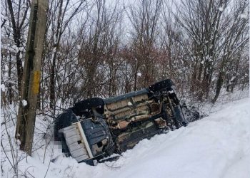 Tragedie pe șosea! Mașină răsturnată în Udrești – doi răniți, printre care un copil!