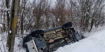 Tragedie pe șosea! Mașină răsturnată în Udrești – doi răniți, printre care un copil!