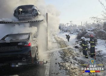 Incendiu devastator pe DN 72! Un autotren cu 7 mașini în flăcări, trafic blocat!