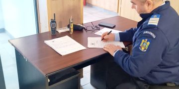 Surpriză explozivă la Judecătoria Târgoviște! Bărbat prins cu o petardă uriașă asupra sa