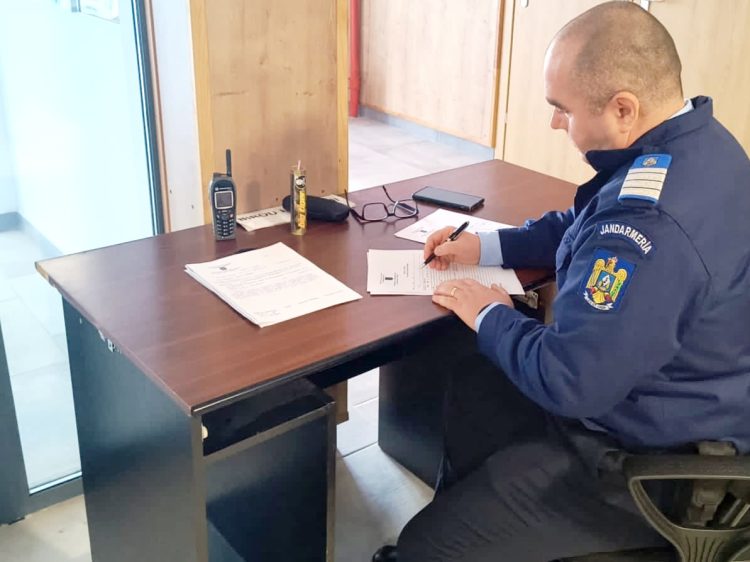 Surpriză explozivă la Judecătoria Târgoviște! Bărbat prins cu o petardă uriașă asupra sa