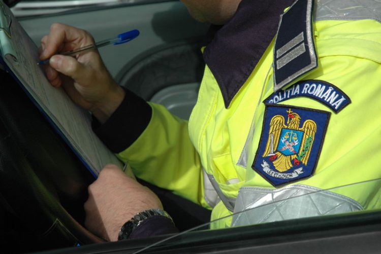 Șofer fără permis, prins de două ori la volan – Reținut de polițiști și prezentat instanței!
