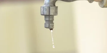 Avarie majoră la rețeaua de apă în Vulcana Pandele! Sute de oameni afectați, furnizarea oprită pe termen nedeterminat!