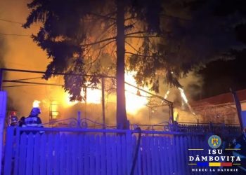 (Foto) Incendiul din Șotânga, sat Teiș, a făcut o victimă: Un bărbat și-a pierdut viața în flăcări!