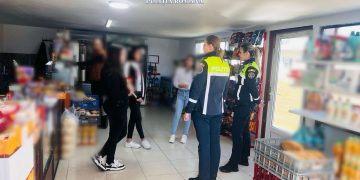 (FOTO) RAZIE DE AMPLOARE ÎN ȘCOLILE DIN DÂMBOVIȚA! Peste 100 de Elevi, Prinși chiulind! Amenzi și Țigări Confiscate!
