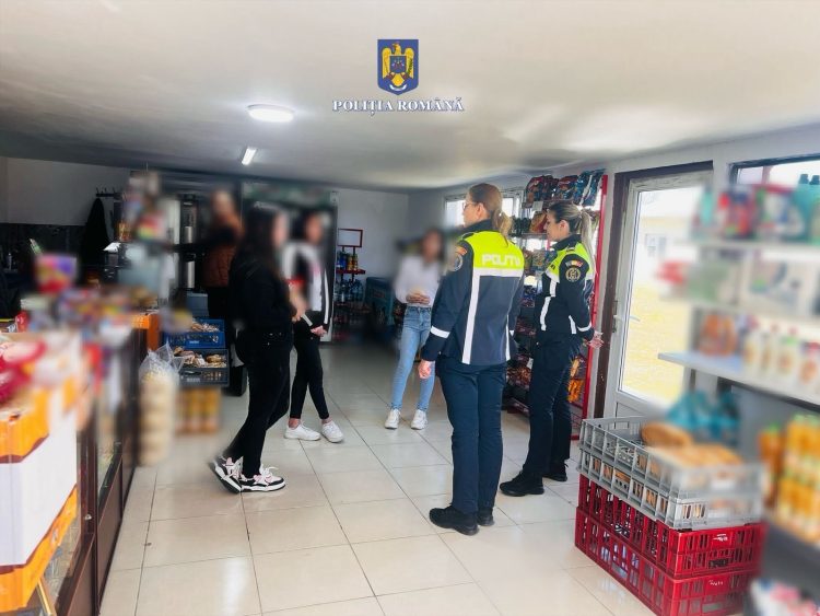 (FOTO) RAZIE DE AMPLOARE ÎN ȘCOLILE DIN DÂMBOVIȚA! Peste 100 de Elevi, Prinși chiulind! Amenzi și Țigări Confiscate!