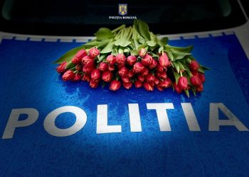 (Foto/Video) Surpriză în trafic de 1 Martie! Polițiștii au înlocuit amenzile cu mărțișoare și urări de primăvară!