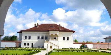 COMPLEXUL NAŢIONAL MUZEAL „CURTEA DOMNEASCĂ” TÂRGOVIŞTE TRECE LA PROGRAMUL DE VARĂ 2025