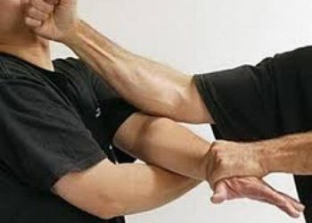 Bătaie sângeroasă în miez de noapte! Un bărbat din Băleni și-a atacat fratele cu un obiect contondent