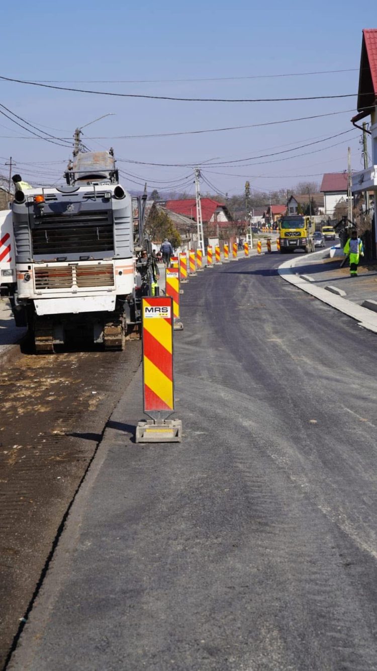 (Foto) Se lucrează intens pe DJ 712 Târgoviște – Șotânga – Vulcana Pandele – Brănești – Pucioasa! Investiție de 101 milioane lei pentru infrastructură modernă!