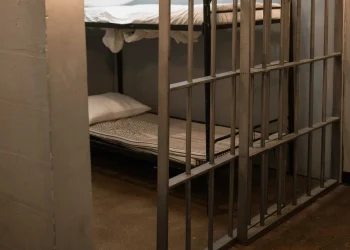 Șocant! Bărbat din Dragomirești, arestat pentru agresiune sexuală asupra unei minore de 13 ani!