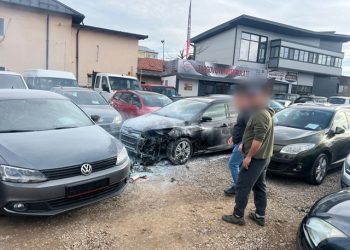Acum incendiu de proporții într-un parc auto din Târgoviște!