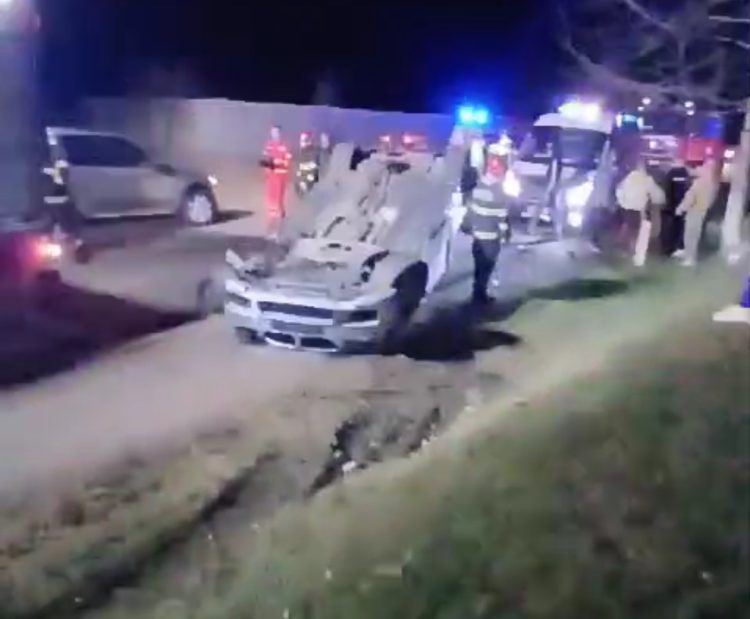 (Video) Accident grav la Priseaca! O mașină s-a răsturnat în zona unității militare!