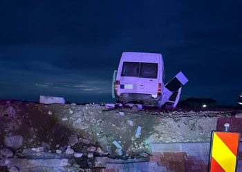 Grav accident pe DN7 la primele ore ale dimineții: Mașină proiectată pe sensul giratoriu, 6 persoane rănite