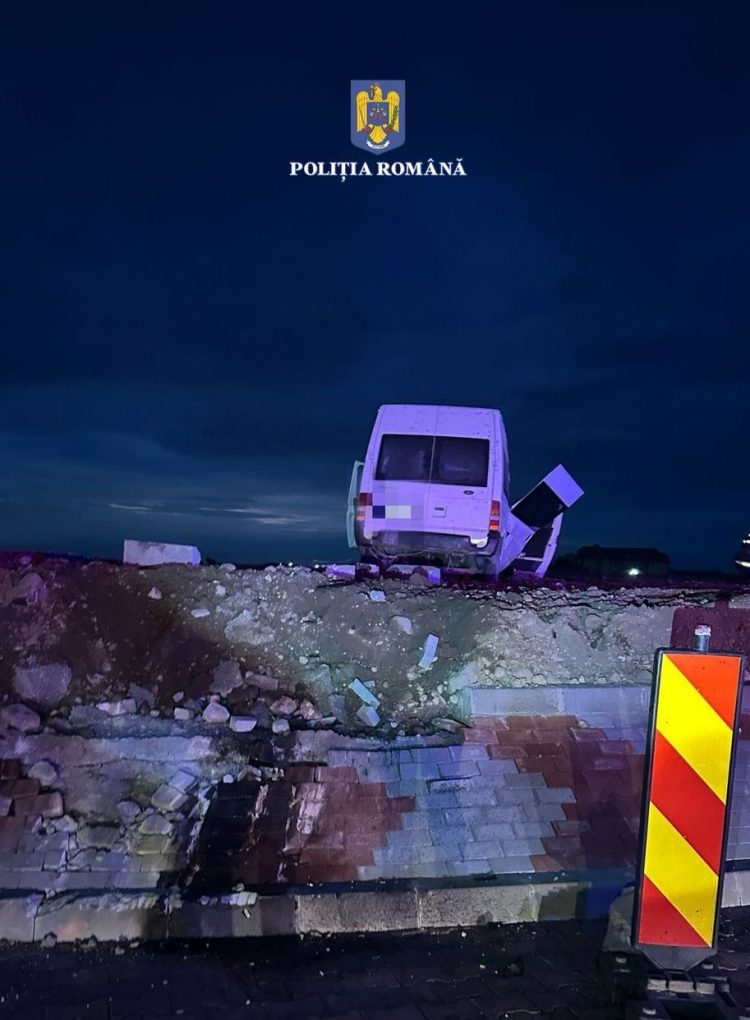 Grav accident pe DN7 la primele ore ale dimineții: Mașină proiectată pe sensul giratoriu, 6 persoane rănite