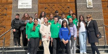 (Foto) Elevii din Vulcana-Băi, lecție de viață la Tribunalul Dâmbovița: printre robe, legi și visuri de justiție