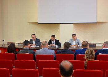 Prefectul Marian Tănase a chemat primarii la dialog: Ședință extinsă pentru soluții concrete în Dâmbovița