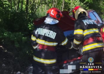 Două persoane încarcerate în urma unui accident rutier la Moreni – una transportată la spital